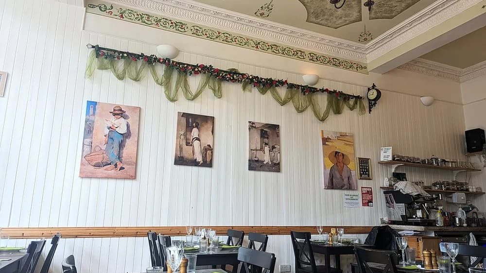The dining room with Greek paintings and garlands