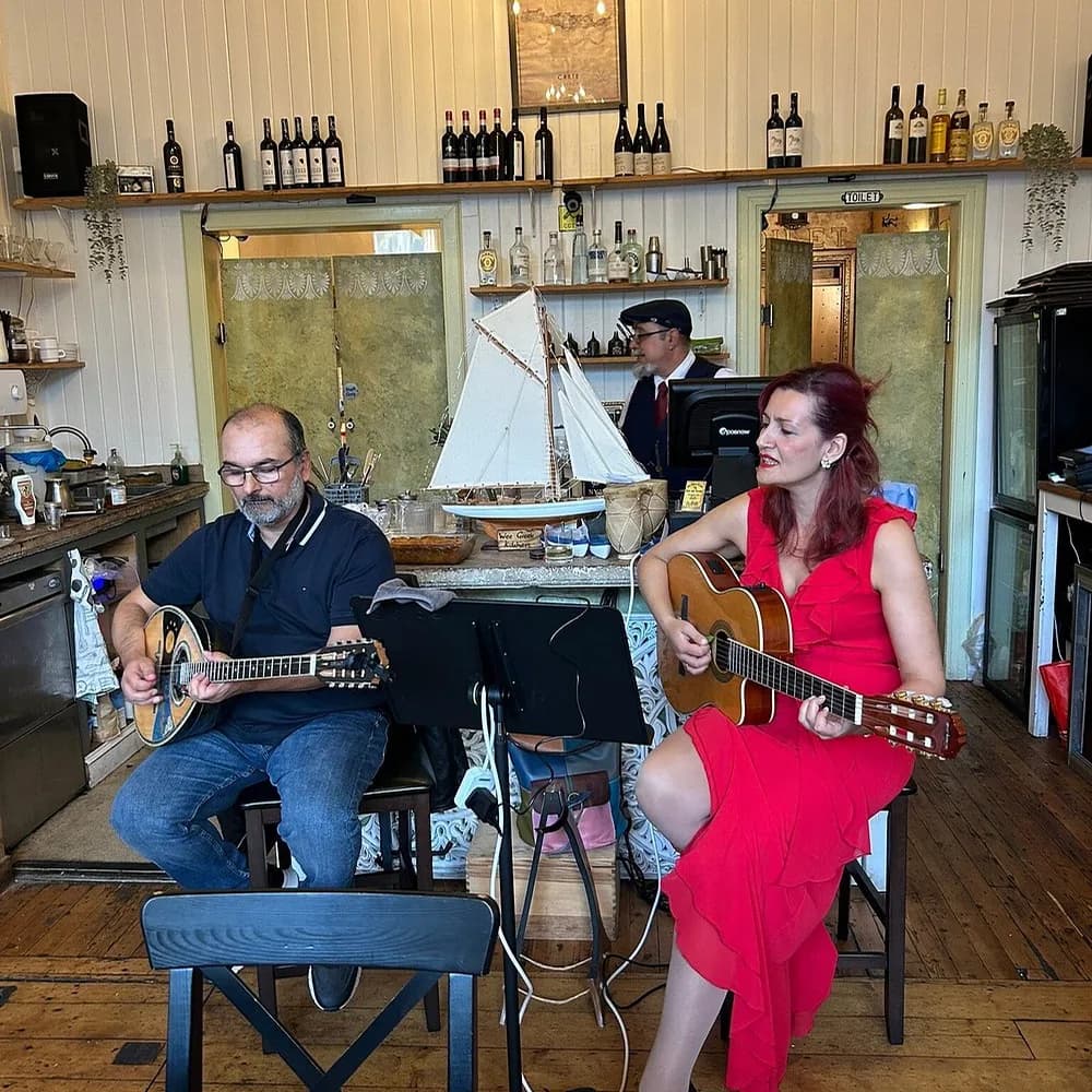Musicians playing in the restaurant